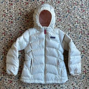 Girls white Patagonia puffer jacket size 7-8 years